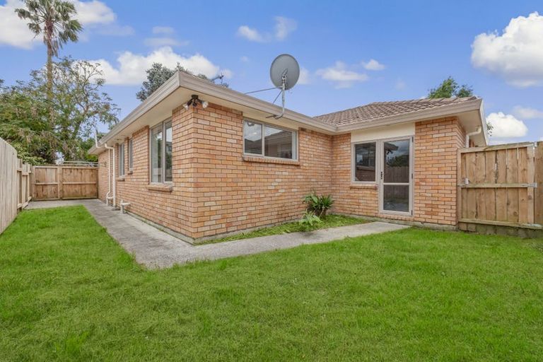 Photo of property in 23 Piriti Place, Weymouth, Auckland, 2103