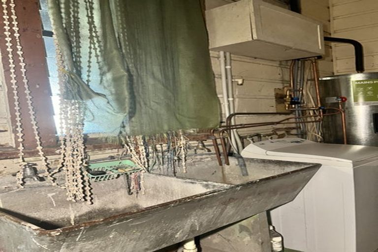 Photo of property in 105 Tasman Street, Mount Cook, Wellington, 6021