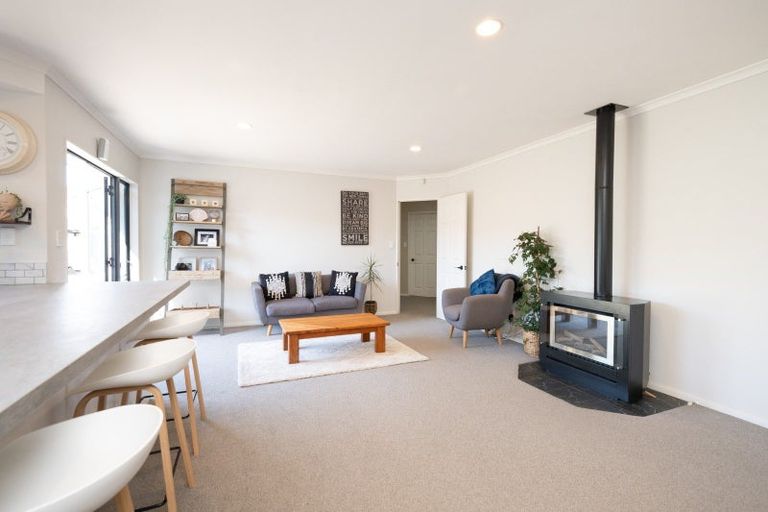 Photo of property in 81 Kensington Drive, Taradale, Napier, 4112