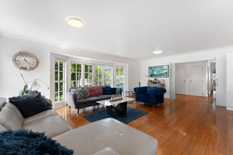 Photo of property in 2 King Richard Place, Browns Bay, Auckland, 0630