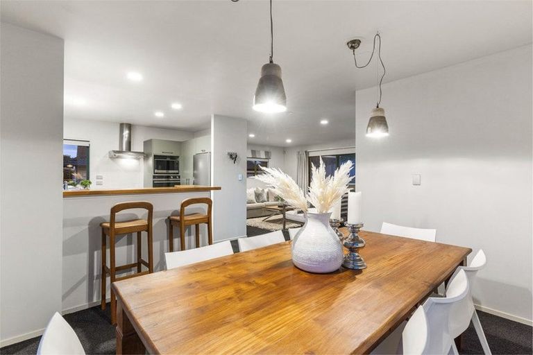 Photo of property in 5 Baulcomb Parade, Windsor Park, Auckland, 0632