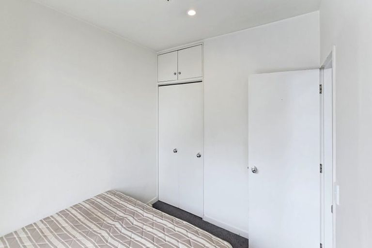 Photo of property in Terrace Tower Apartments, 10a/126 The Terrace, Wellington Central, Wellington, 6011
