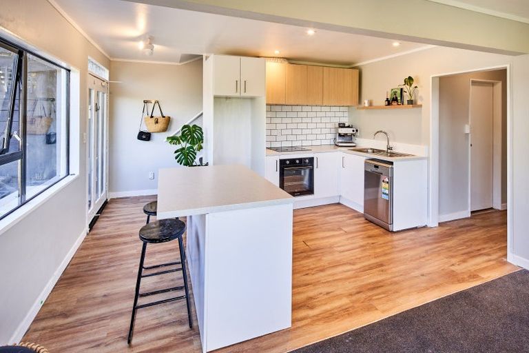 Photo of property in 16b Fernhaven Grove, Newlands, Wellington, 6037