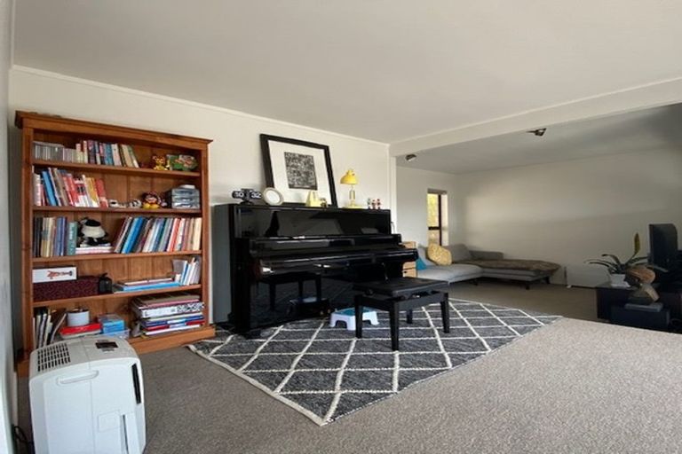 Photo of property in 2/21 Scarboro Terrace, Murrays Bay, Auckland, 0630
