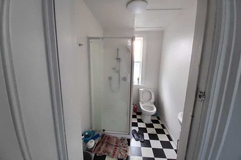 Photo of property in 129 Tasman Street, Mount Cook, Wellington, 6021