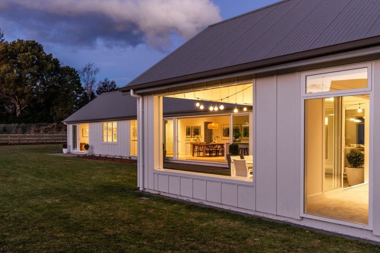 Photo of property in 5 Lens Way, Acacia Bay, Taupo, 3385
