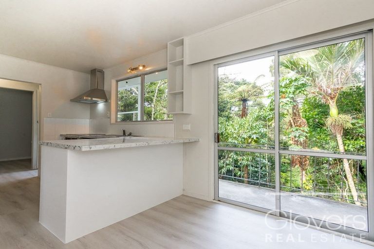 Photo of property in 3c Sylvan Valley Avenue, Titirangi, Auckland, 0604
