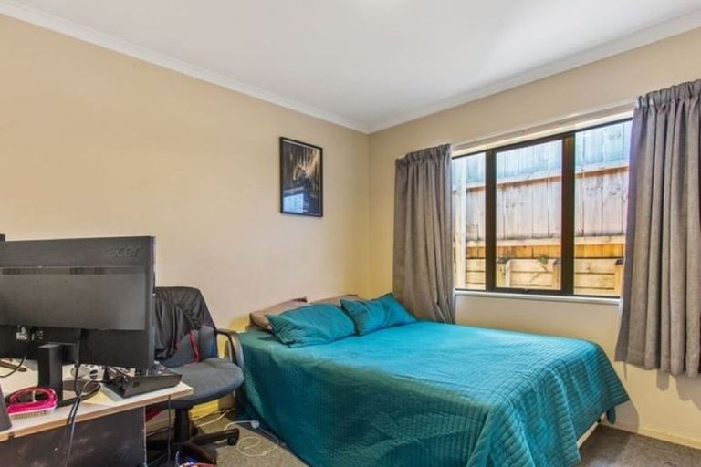 Photo of property in 1 Cairnsvale Rise, Manurewa, Auckland, 2105