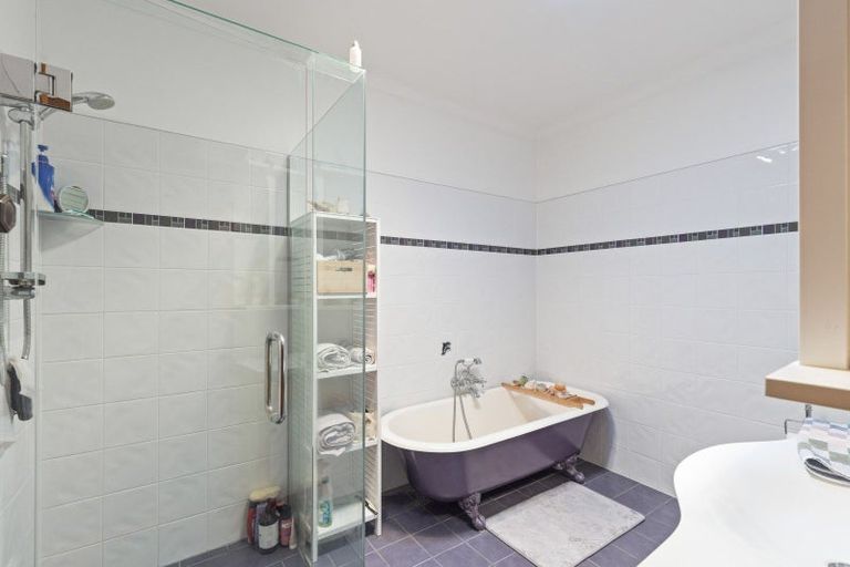 Photo of property in 25 Mclean Street, Strandon, New Plymouth, 4312