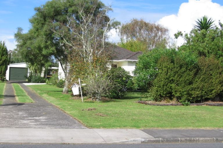Photo of property in 23 Graham Avenue, Te Atatu Peninsula, Auckland, 0610