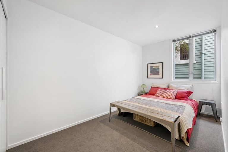 Photo of property in 72 Mortimer Terrace, Brooklyn, Wellington, 6021