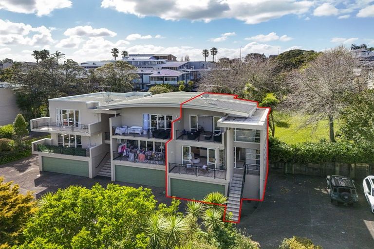 Photo of property in 1/166 Mokoia Road, Chatswood, Auckland, 0626