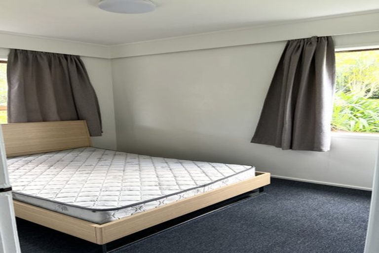 Photo of property in 11 Ian Place, Glendene, Auckland, 0602