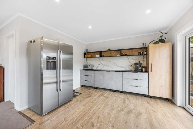 Photo of property in 13 Stratton Street, Normandale, Lower Hutt, 5010