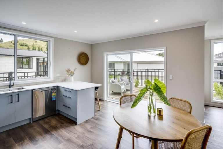 Photo of property in 15 West Place, Greenmeadows, Napier, 4112
