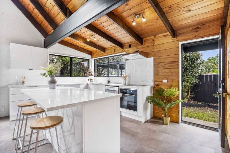 Photo of property in 37 Collins Road, Melville, Hamilton, 3206