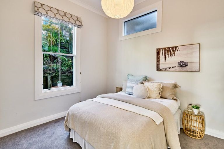 Photo of property in 32 Maarama Crescent, Aro Valley, Wellington, 6021