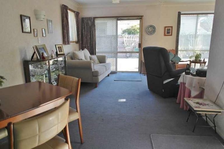 Photo of property in 2/8 Peverel Street, Riccarton, Christchurch, 8011