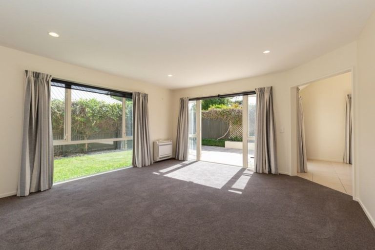 Photo of property in 10 Coniston Avenue, Ilam, Christchurch, 8041