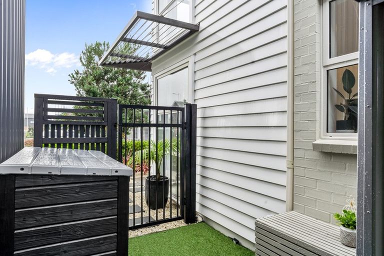 Photo of property in 73 Glidepath Road, Hobsonville, Auckland, 0616