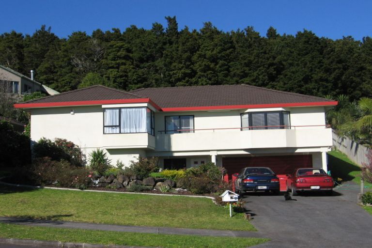 Photo of property in 16 Silkwood Grove, Totara Heights, Auckland, 2105