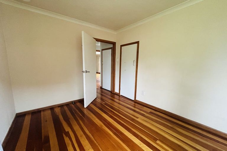 Photo of property in 43 Neil Avenue, Te Atatu Peninsula, Auckland, 0610