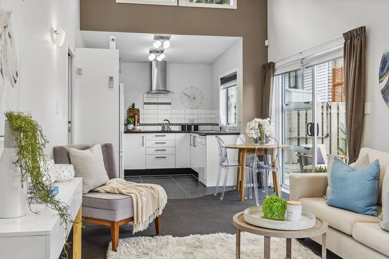 Photo of property in 16a Lincoln Avenue, Tawa, Wellington, 5028