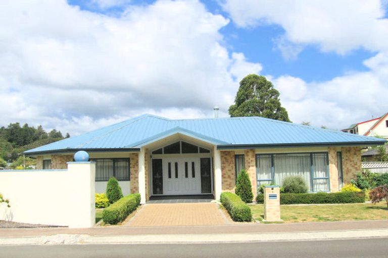 Photo of property in 1 Sapphire Grove, Birchville, Upper Hutt, 5018
