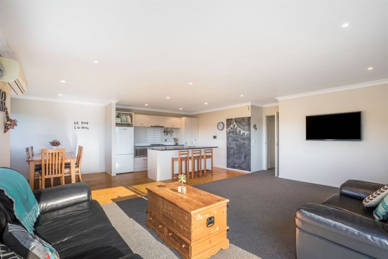Photo of property in 3 Gennaker Lane, Whitby, Porirua, 5024