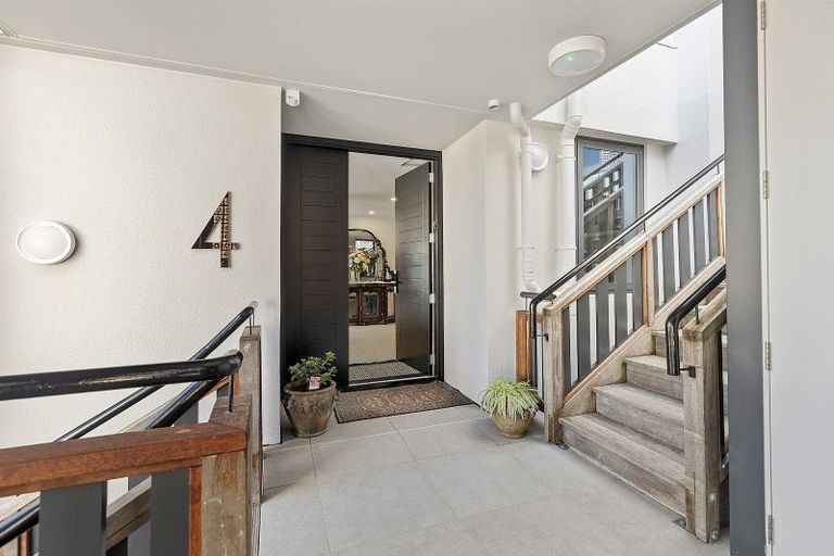 Photo of property in 4/308 Oriental Parade, Oriental Bay, Wellington, 6011