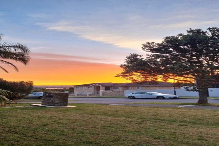 Photo of property in 71 Kittiwake Drive, Schnapper Rock, Auckland, 0632