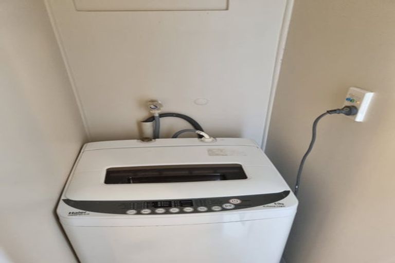 Photo of property in Churchill Flats, 213 The Terrace, Wellington Central, Wellington, 6011