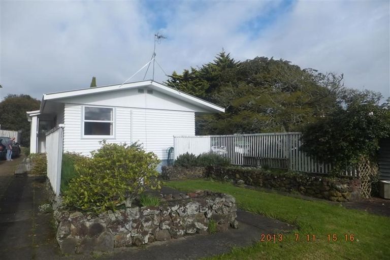 Photo of property in 13 Segedin Place, Glenfield, Auckland, 0629