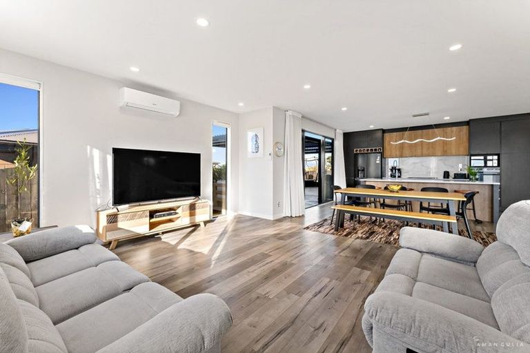 Photo of property in 12a Crows Road, Swanson, Auckland, 0614