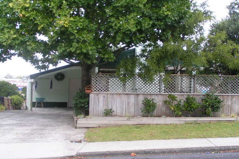 Photo of property in 2/28 Lyttelton Avenue, Forrest Hill, Auckland, 0620