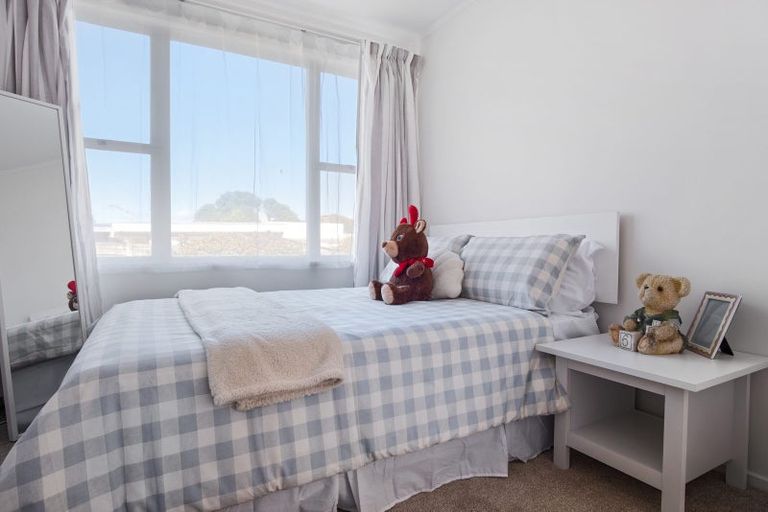 Photo of property in 2/134 Edmonton Road, Te Atatu South, Auckland, 0610