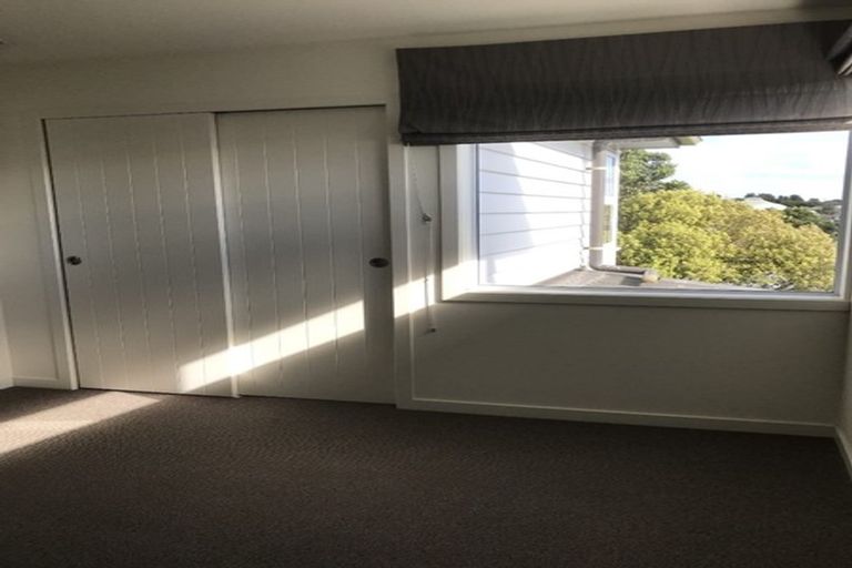 Photo of property in 11b Pinkerton Grove, Newlands, Wellington, 6037