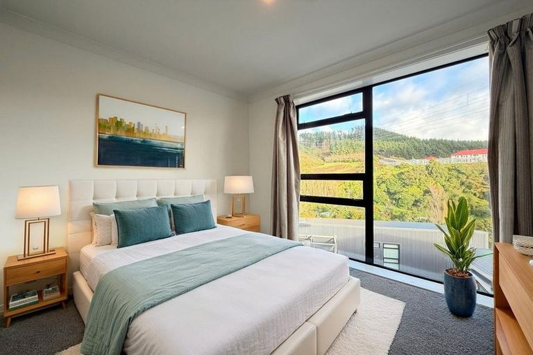 Photo of property in 13 Ara Patukawenga, Tawa, Wellington, 5028