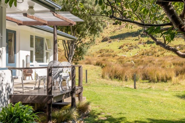 Photo of property in 15 Factory Road, Little Akaloa, 7583