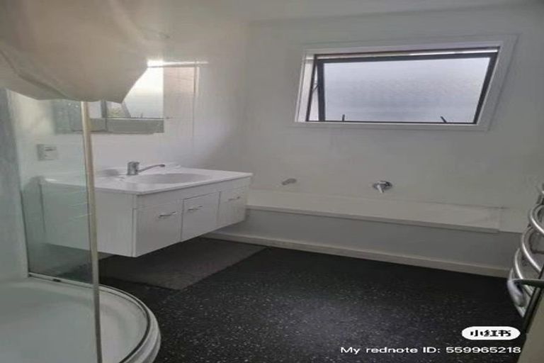 Photo of property in 4 Oakfield Street, Burnside, Christchurch, 8053