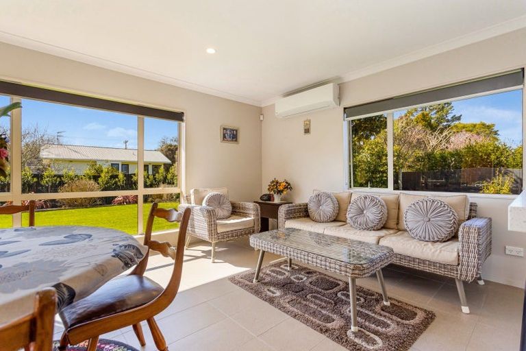 Photo of property in 10 Station Road, Huapai, Kumeu, 0810