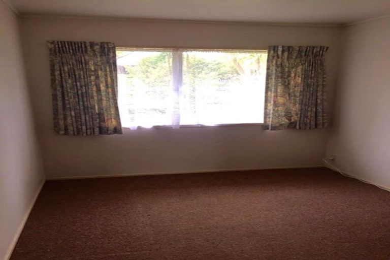 Photo of property in 2/1 Dakota Avenue, Beach Haven, Auckland, 0626