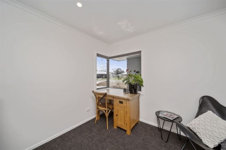 Photo of property in 7 Mercade Close, Stratford, 4332