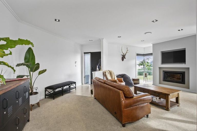 Photo of property in 12 Gleneagles Way, Waiwhakaiho, New Plymouth, 4312