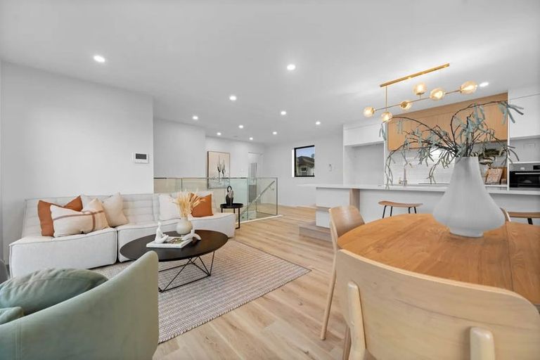 Photo of property in 3b Dawnhaven Drive, Te Atatu Peninsula, Auckland, 0610