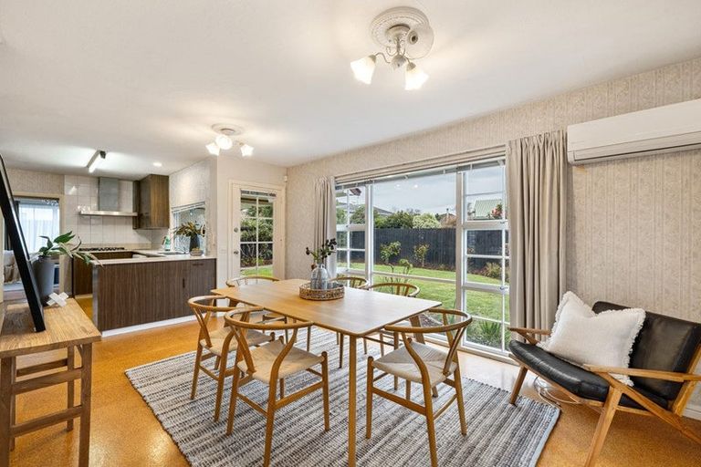 Photo of property in 10 Dunrobin Place, Avonhead, Christchurch, 8042