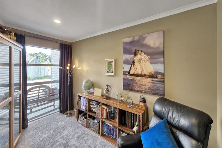 Photo of property in 6 The Oaks, Awapuni, Palmerston North, 4412