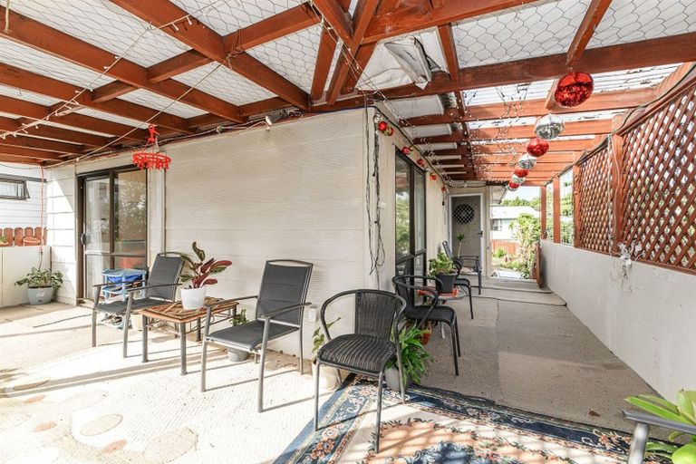 Photo of property in 2/48 Lavelle Road, Henderson, Auckland, 0612