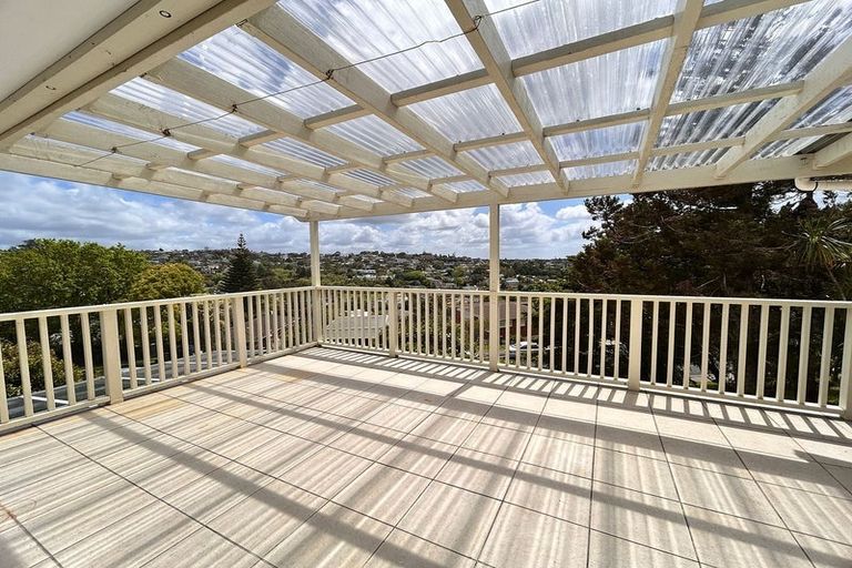 Photo of property in 21 Shanaway Rise, Hillcrest, Auckland, 0627