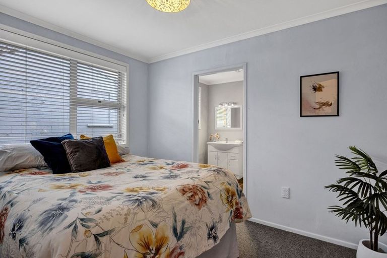 Photo of property in 2/6 Hood Place, Spotswood, New Plymouth, 4310